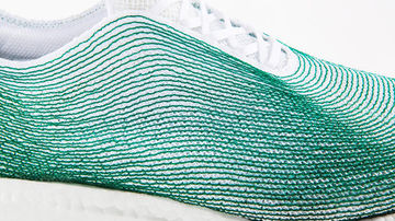 Adidas lanseaza un prototip nou de incaltaminte sport fabricat exclusiv din plastic recuperat din oceane