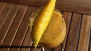 Smoothie antiinflamator cu mango, ghimbir si turmeric