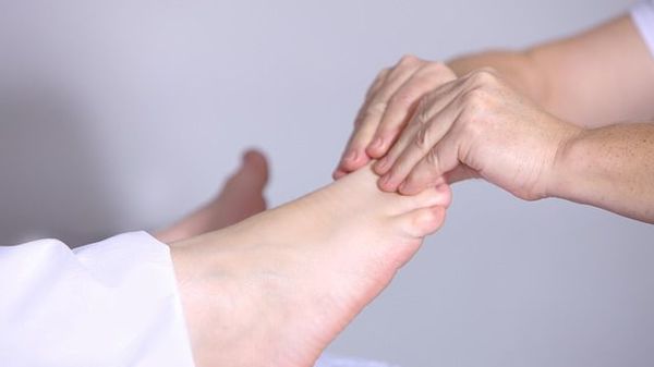 durere de picior - definiție | dexonline