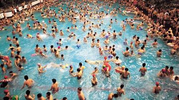 Cat de periculoasa este apa din piscinele publice si cum te poti proteja