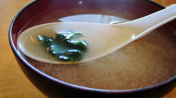 Supa japoneza miso - mai mult decat un rasfat culinar